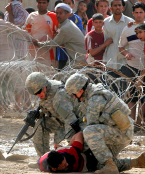 iraqis_us-troops04-01-2008b.jpg
