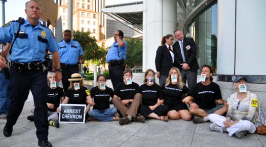 protest_chevron06-08-2010_1.jpg