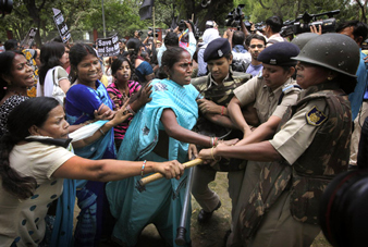 india_women_protest_05-21-2013.jpg