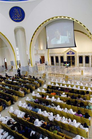 mosque_maryam_audience_09-17-2013.jpg