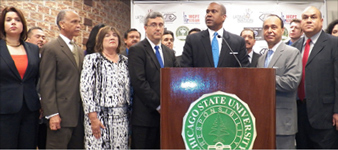 tavis_latino_conf_04-30-2103.jpg
