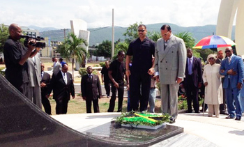 mmm-jamaica_wreath_2014d.jpg