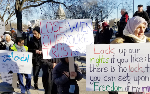 With_US_Capitol_in_background_hundreds_of_supporters.jpg