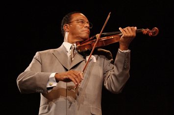 farrakhan-violin_05-22-2018.jpg