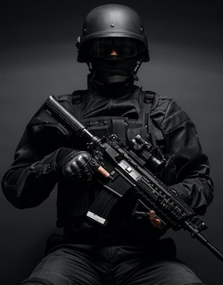 police-officer-with-weapons-PWA9RYP.jpg